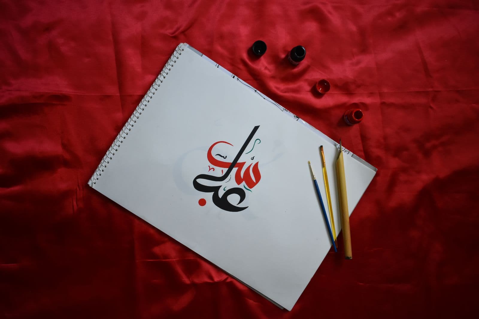 Photo : Hurrah suhail (Pexels) Calligraphie arabe
