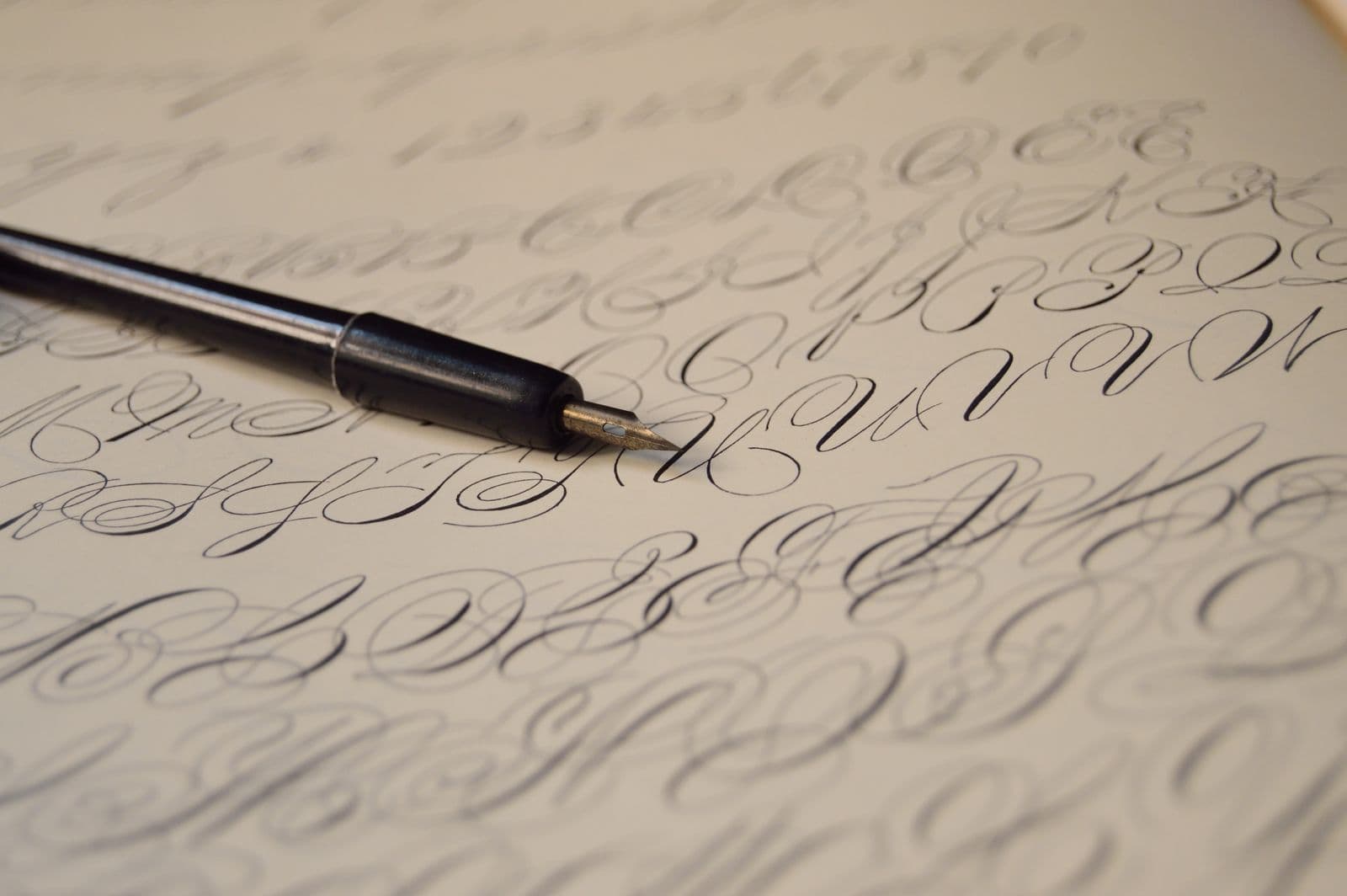 Photo : Miguel Á. Padriñán (Pexels) Plume et encre