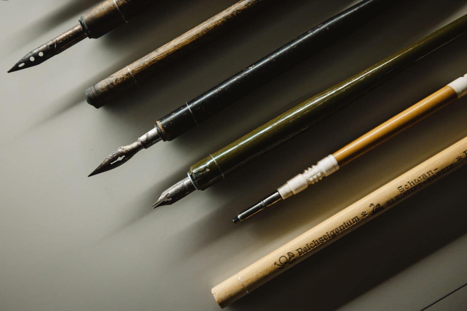 Photo : Sebastian Luna (Pexels) Plume et encre