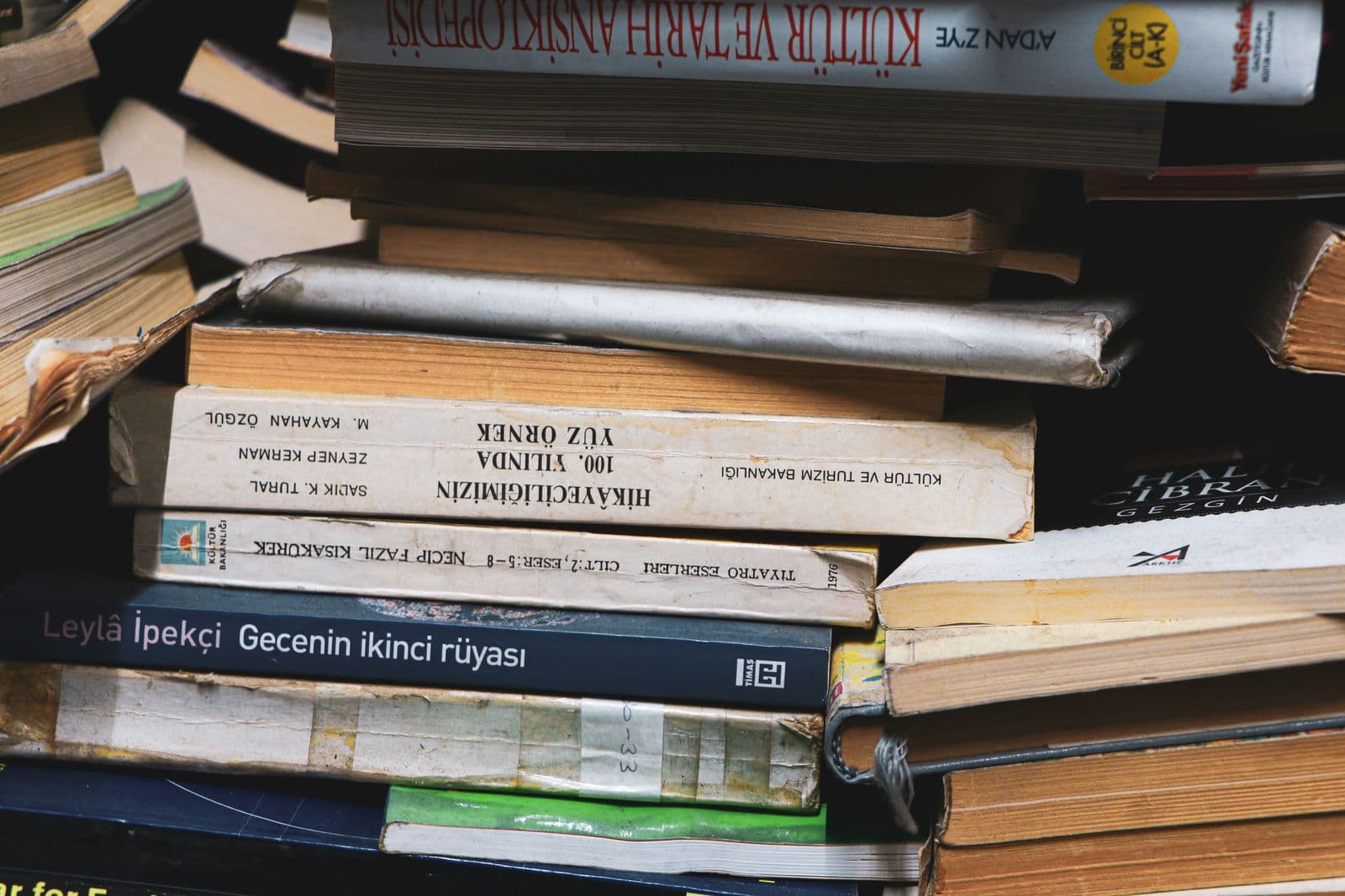 Photo : hayriyenur . (Pexels) Livres anciens