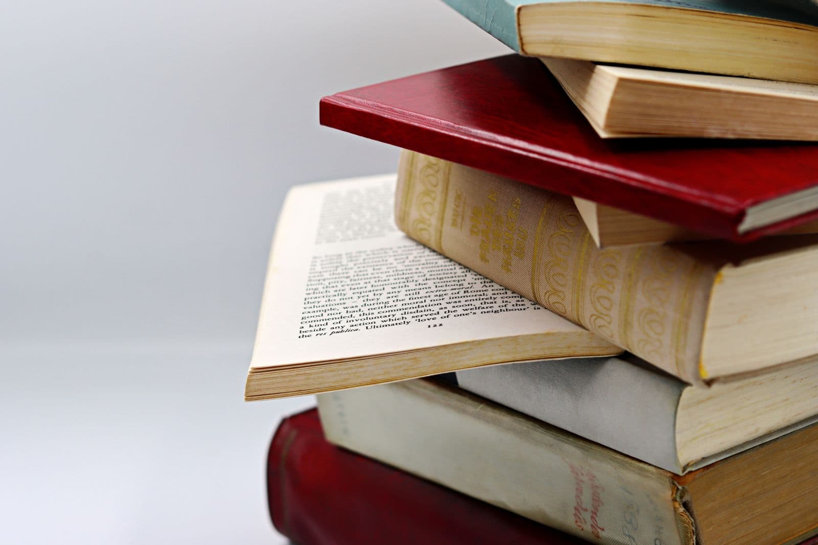 Photo : Marta Branco (Pexels) Livres anciens