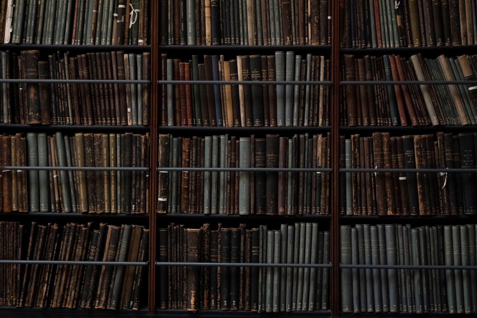 Photo : Bo Ponomari (Pexels) Livres anciens