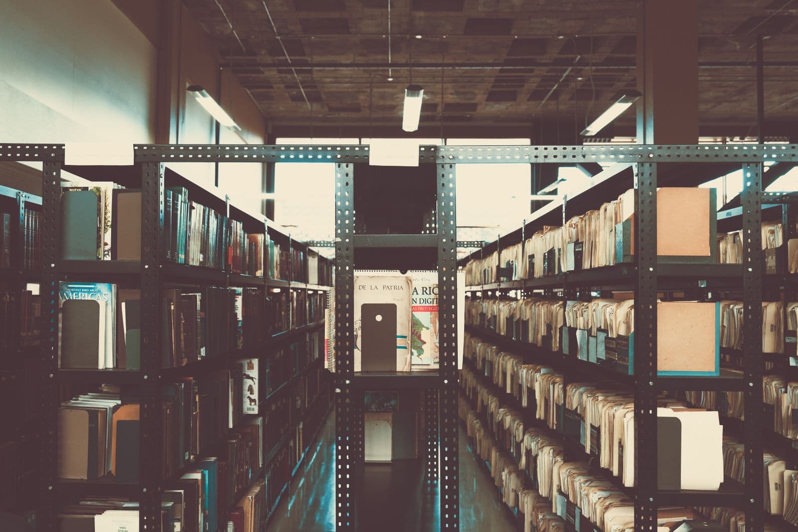 Photo : Mario Spencer (Pexels) Livres anciens